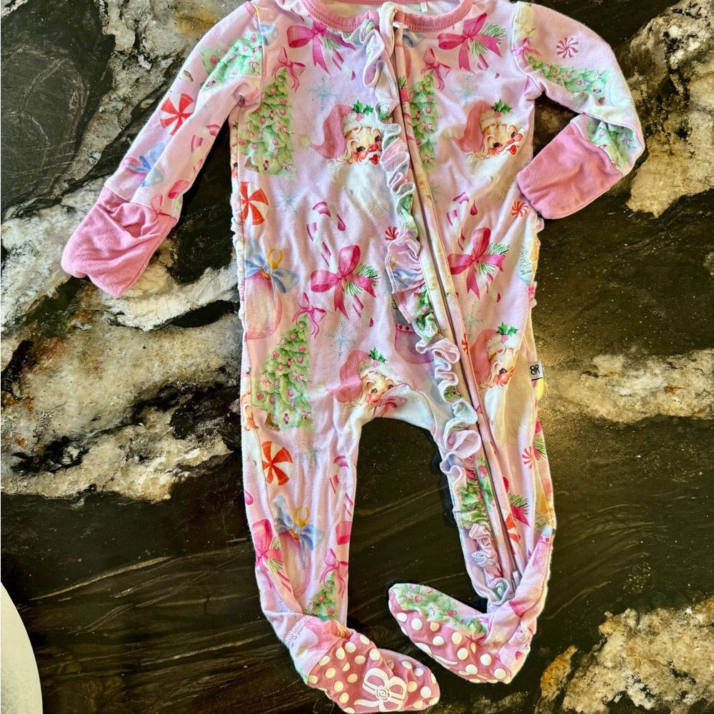 Bums & Roses Ruffle Footie - Picture 2 of 3